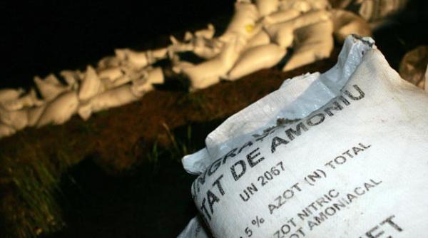 pericol de explozie un tir incarcat cu azotat de amoniu s a rasturnat in apropiere de husi