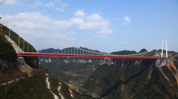 video cel mai lung pod suspendat intre munti inaugurat in china