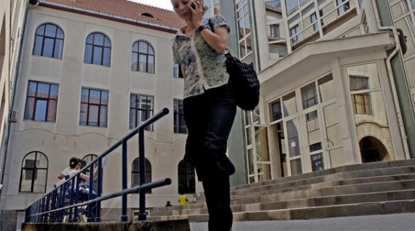 furnizorii de telefonie fixa mobila si internet sunt obligati sa stocheze timp de un an toate datele legate de convorbirile telefonice si schimbul de email uri