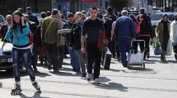 190 000 de bugetari trebuie dati afara pentru reintregirea salariilor celor ramasi