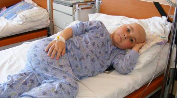 i au cazut unghiile de la maini si de trei ori parul