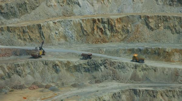 ministerul economiei evaluarea cuprumin nu a tinut cont de valoarea zacamantului de la rosia poieni pentru ca acesta nu se privatizeaza