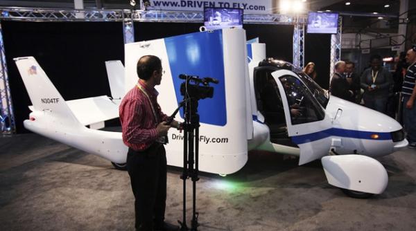 video masina cu aripi pliabile prezentata la salonul auto international de la new york