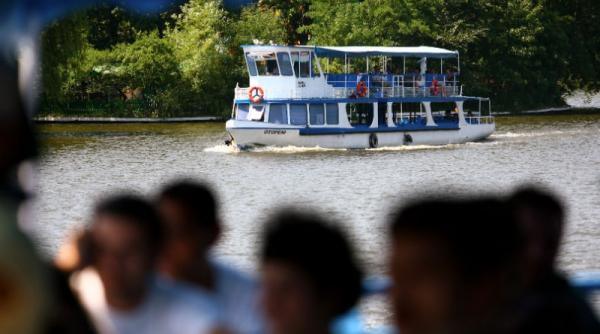 plimbari gratuite cu vaporasul pe lacul herastrau de florii si de paste