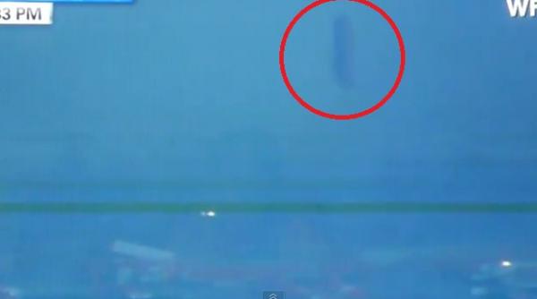 ploua cu tiruri vezi ce face o pereche de tornade intr un parc auto video