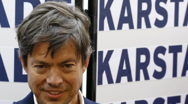 miliardarul boschetar are conturile pline dar nu are casa si masina