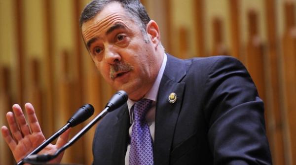 cezar preda gestul lui ponta de a rupe scrisoarea lui traian basescu este o invitatie la anarhie