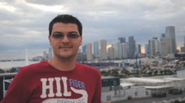 cum sa faci mii de euro din calatorii si scris are 27 de ani si a vizitat 40 de tari