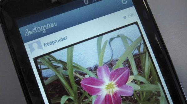 facebook a cumparat cu un miliard de dolari instagram
