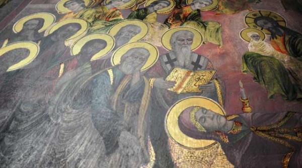 miracol de paste in macedonia icoanele si frescele bisericii sveti dimitrije au inceput sa straluceasca video
