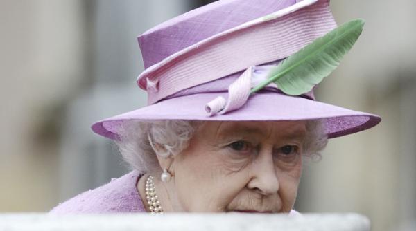 o biografie potrivit careia regina mama a fost fiica unei bucatarese scandalizeaza marea britanie