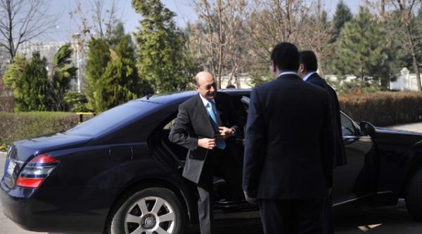 basescu si coruptia de cianura o analiza devastatoare a presei ungare