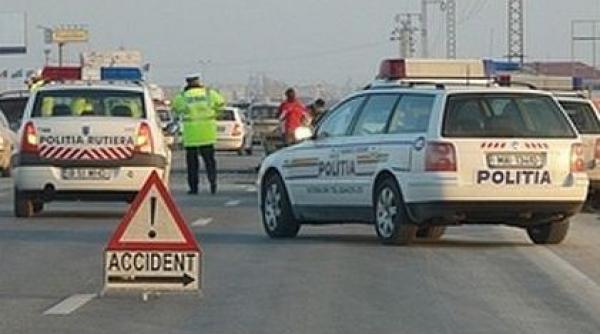 dn 1 este blocat dupa ce un automobil s a ciocnit cu un tir
