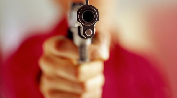 reglari de conturi in stil mafiot in cluj napoca patru barbati cu cagule pe fata au intrat in casa unor clujeni si i au agresat