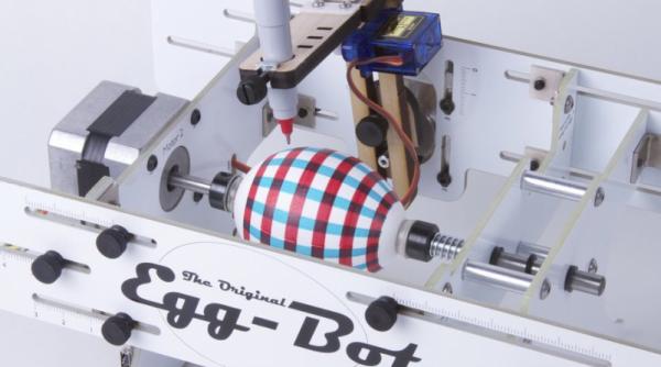 egg bot robotelul capabil sa va decoreze ouale de paste video