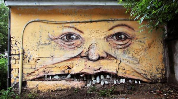 video foto un artist rus da chipuri zambitoare cladirilor parasite