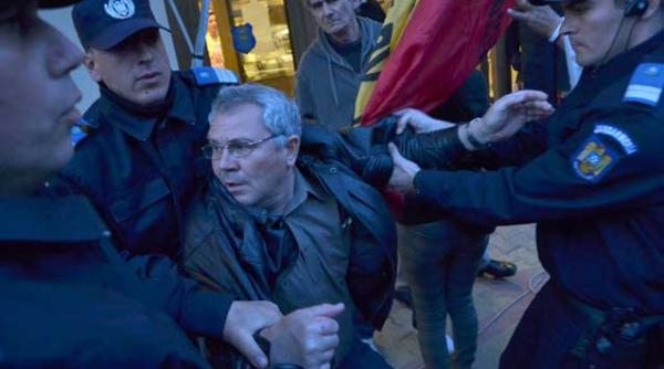 claudiu craciun am asediat palatul cotroceni cu zambetul pe buze si cu constitutia in buzunare