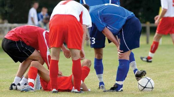 de ce simuleaza fotbalistii faultul in careu