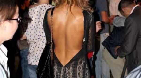 designerul maria simion a facut senzatie la fashion show ul marca prada