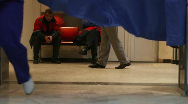 doua tinere au fost gasite moarte intr un autoturism principala ipoteza supradoza