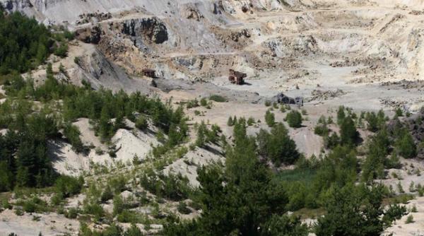 la tribune bogatiile subsolului divizeaza clasa politica si societatea din romania