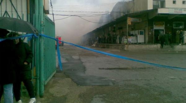 update dupa 25 de ore pompierii au reusit sa stinga incendiul de la complexul comercial iesean siraj