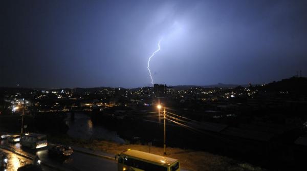 un adolescent a fost lovit de fulger de doua ori in aceeasi zi