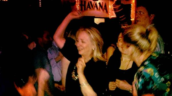 hillary clinton s a distrat intr un club din columbia