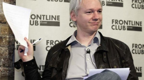julian assange fondatorul wikileaks prezinta azi primul episod din talk show ul sau