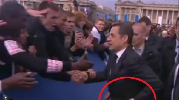 sarkozy si a pus ceasul de 55 000 de euro in buzunar in timp ce strangea mainile simpatizantilor sai video