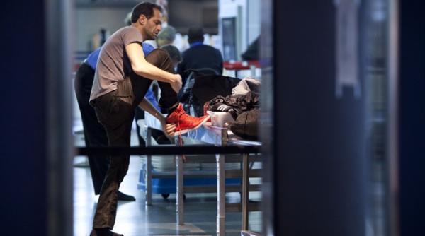 un barbat care se simtea hartuit de aparatele de verificare s a dezbracat pe un aeroport din sua