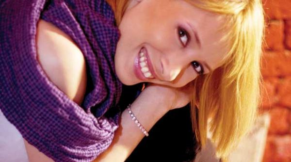 andra gavril motu pittis m a luat de mana si m a urcat pe scena