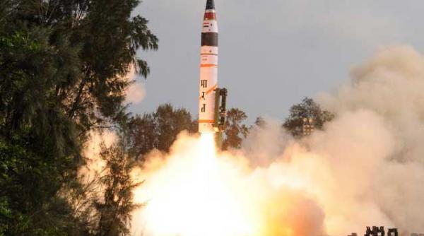 india a testat cu succes un nou tip de racheta cu raza lunga de actiune video