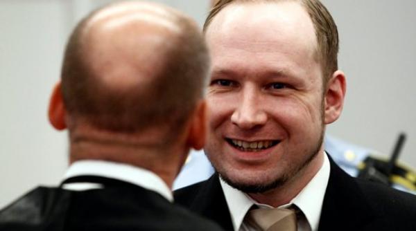 simpatizanta germana a lui anders breivik impiedicata sa intre in tribunal si expulzata
