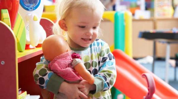 marionete pentru gradinite ministerul educatiei cumpara papusi de 800 000 de euro