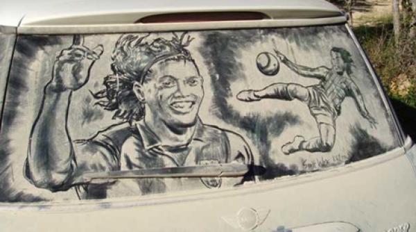 superfoto praful de pe masini transformat in opere de arta