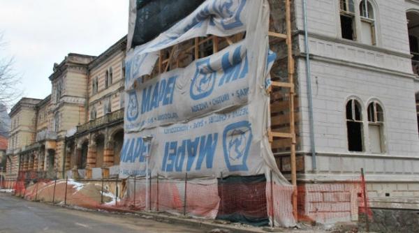 balconul unei cladiri din centrul capitalei s a prabusit un copil a fost ranit