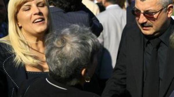 udrea si prigoana huiduiti de pensionari in parc dati inapoi banii pensionarilor