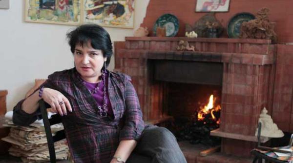 talentul plasticienei catinca ajder o povara dulce amara