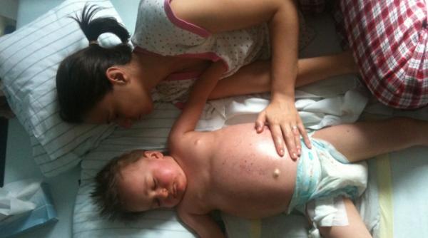 vladimir sufera de una dintre cele mai rare forme de cancer medicii nemti incearca sa l salveze pe baietelul de nici 4 ani cu un transplant de celule stem