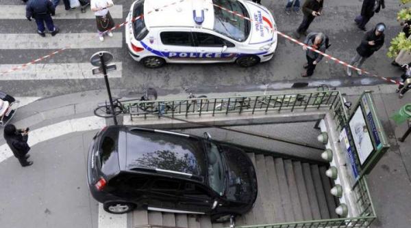 duster parcat intr o gura de metrou video