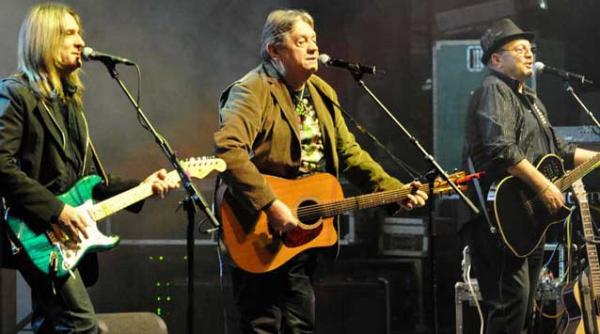 joi seara pasarea colibri in hard rock cafe