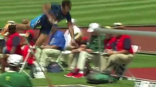 video cea mai amuzanta saritura in lungime stilul superman