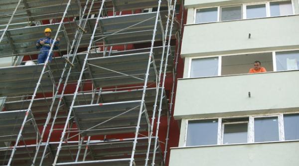 cate blocuri reabiliteaza primariile de sector in campanie electorala si cum ii dijmuiesc constructorii pe beneficiari