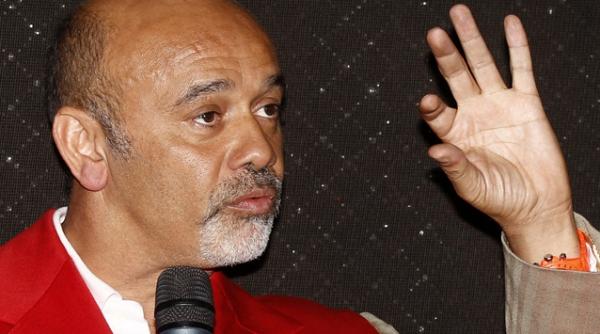 pantofii de sticla ai cenusaresei in varianta reala datorita lui christian louboutin