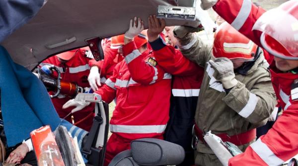 zi neagra pe sosele un alt microbuz implicat intr un accident cu 10 raniti