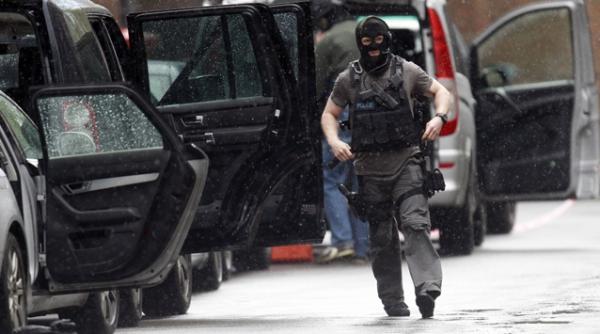 patru persoane au fost luate ostatice in centrul londrei