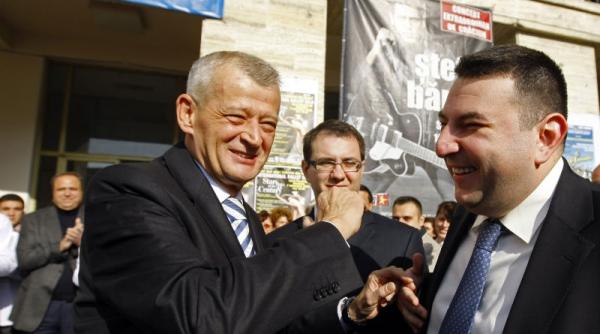 oprescu si a depus azi candidatura a strans 177 603 semnaturi de cinci ori mai mult decat era necesar