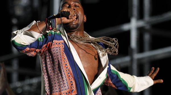 foto kanye west a trait o experienta jenanta in public