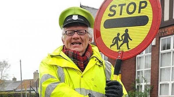 muncitor necalificat 11 diplome universitare vorbeste fluent cinci limbi straine